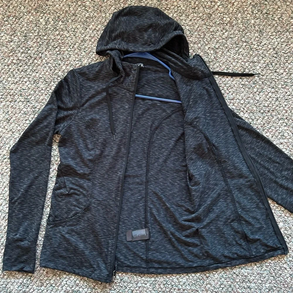 NORTH FACE zip up lightweight hoodie - Picture 5 of 12